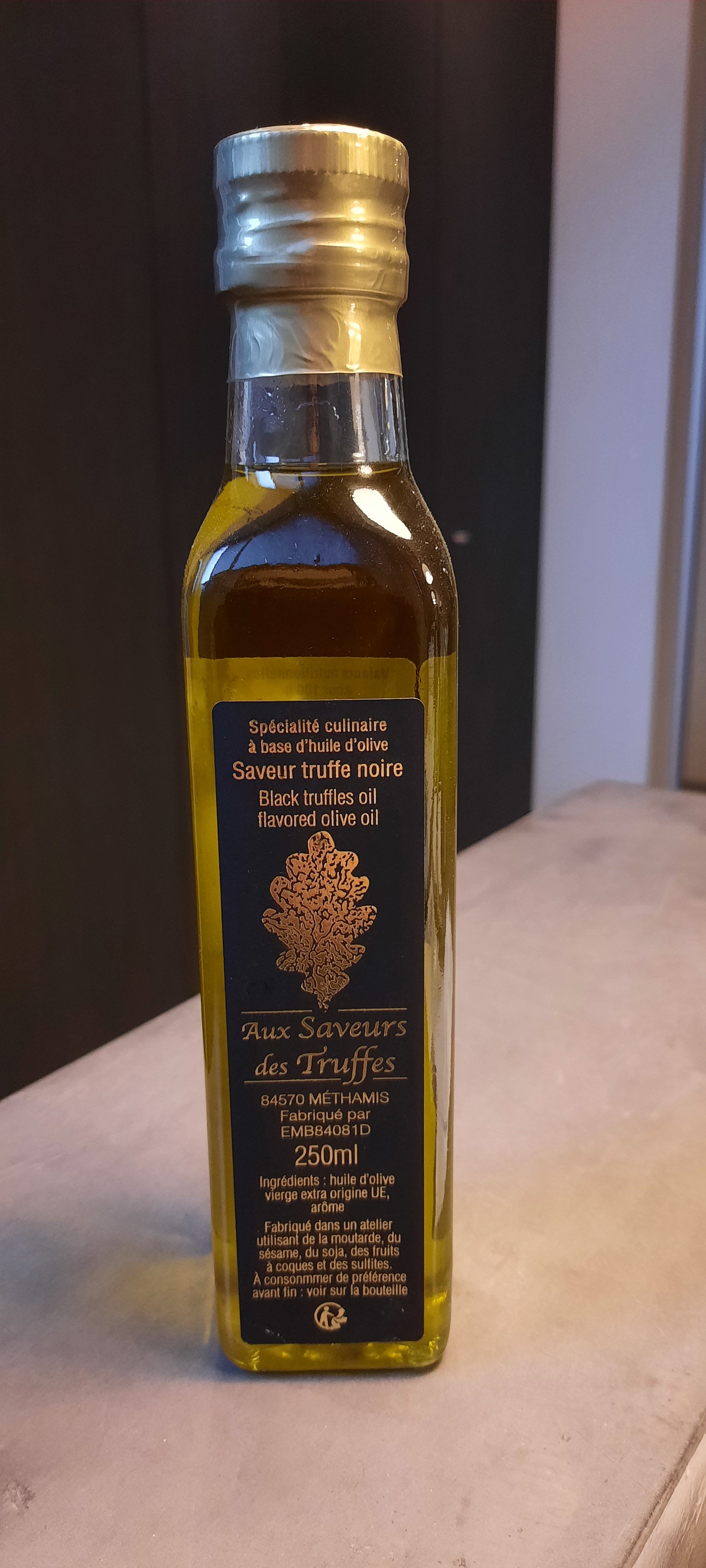 Spécialité culinaire à base d'Huile d'olive et truffe noire (> 1